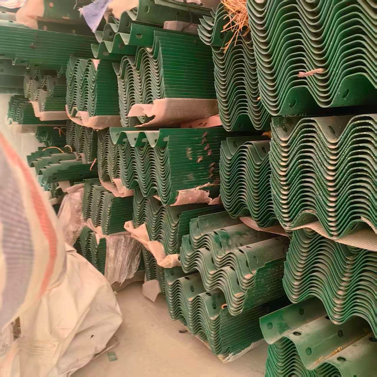 双波护栏板