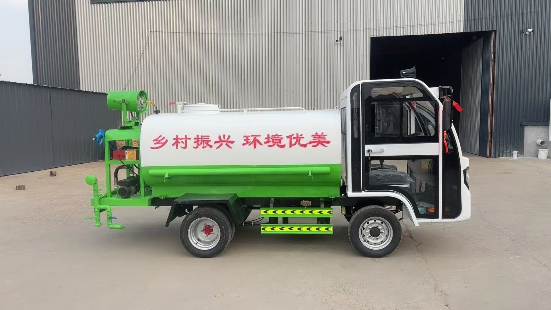 驻马店爱航洒水车柴油三轮洒水车公司应用场景