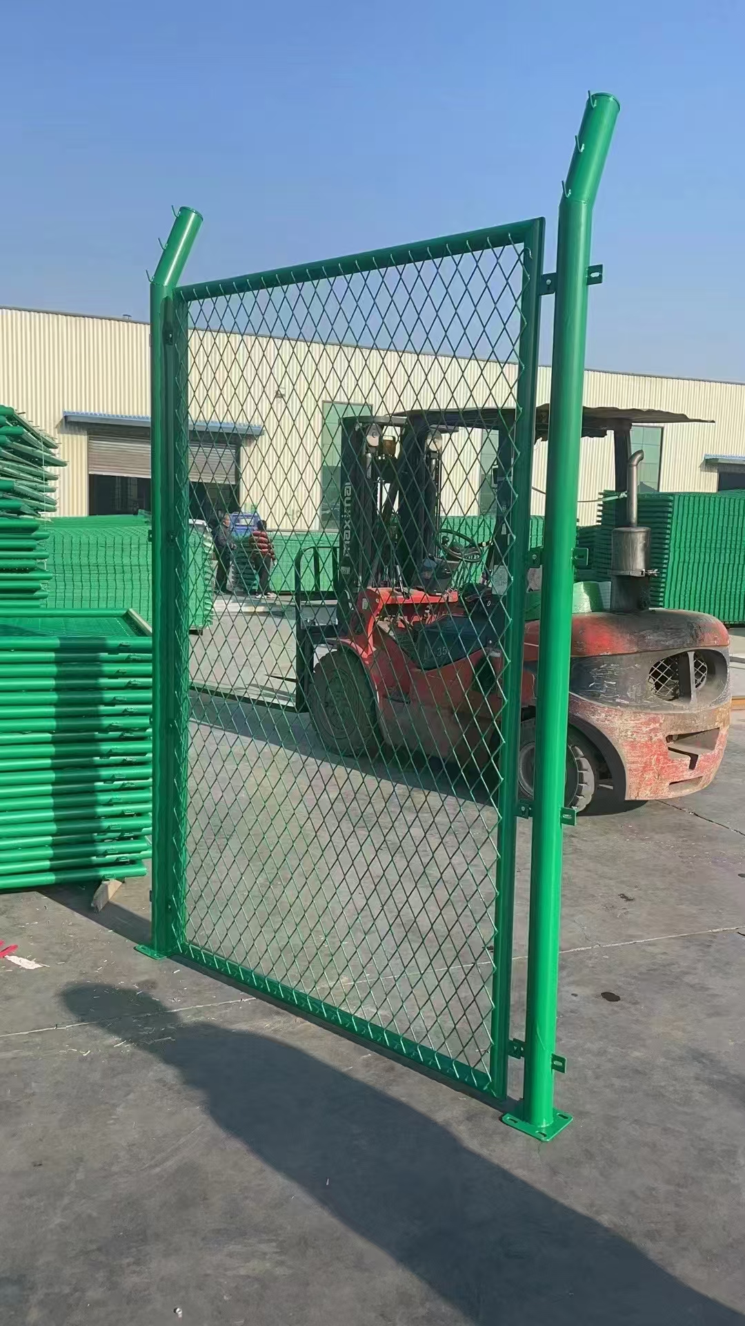 嘉峪关振昂丝网厂区热镀锌框架护栏网工厂应用场景