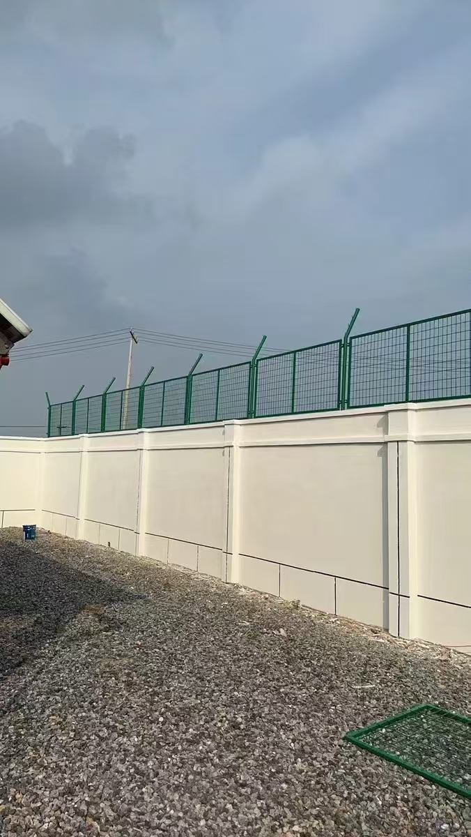 嘉峪关振昂丝网厂区热镀锌框架护栏网工厂案例图片