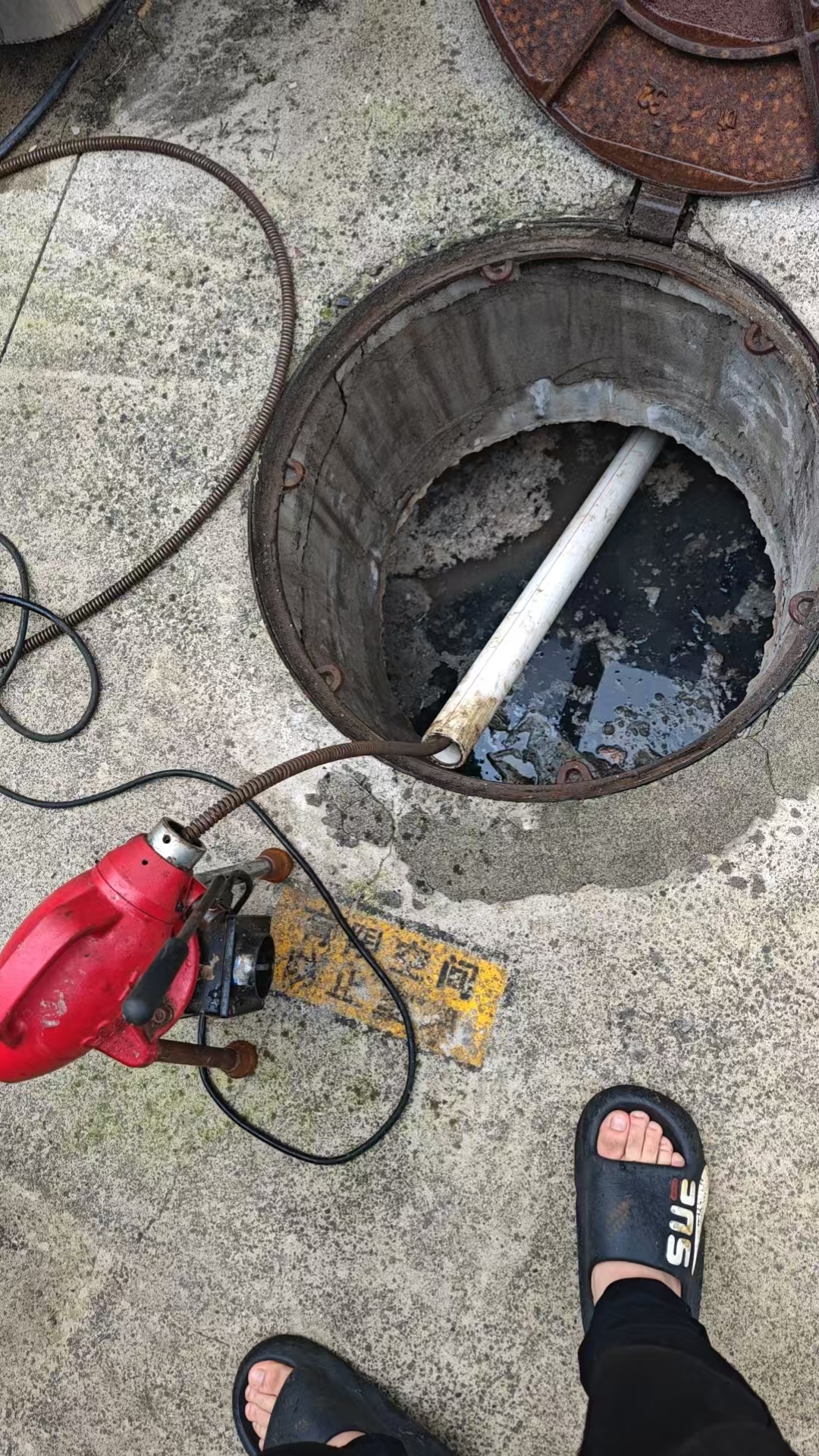 阳台排水检修