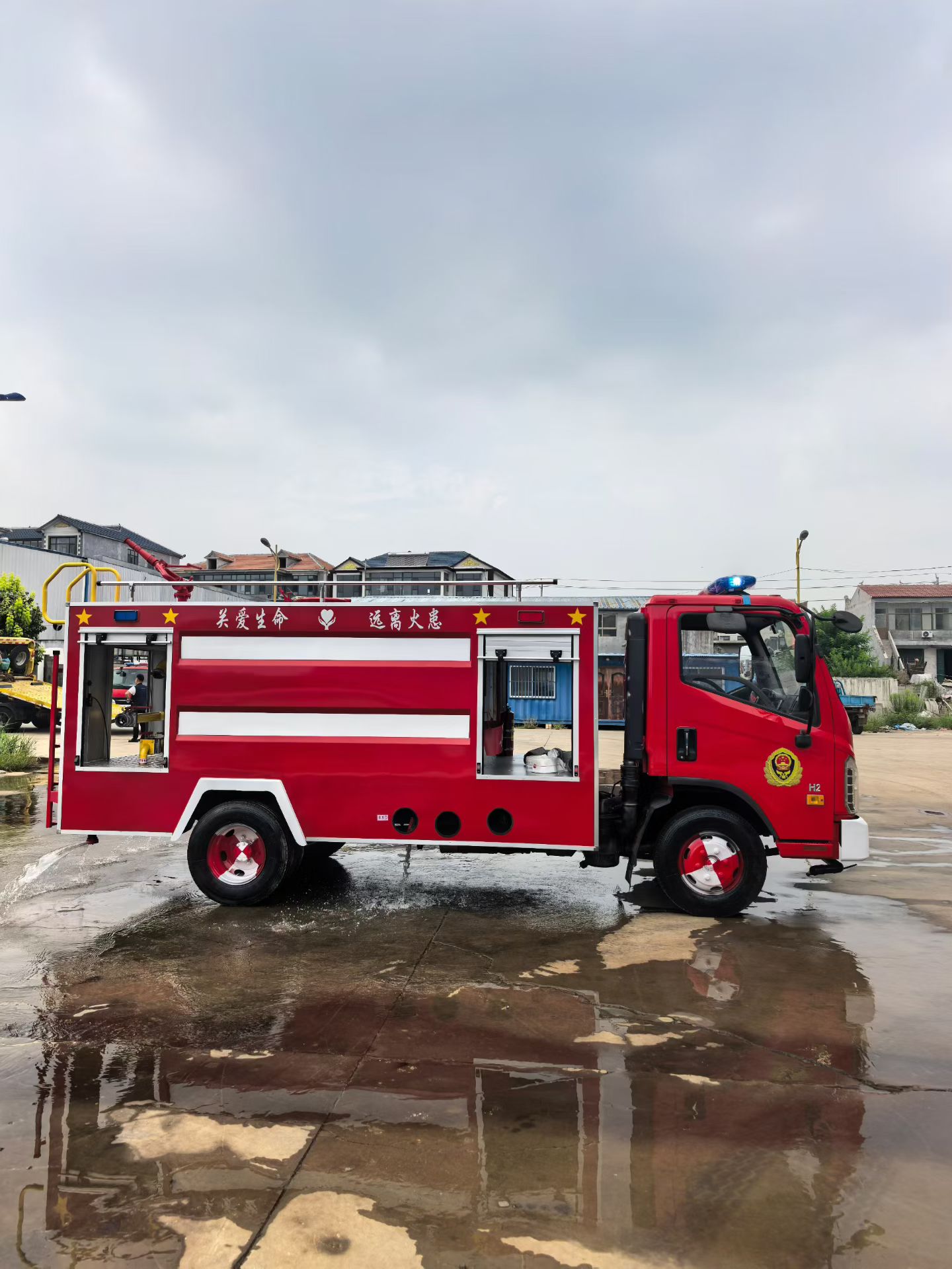 山东工达环卫车辆路面养护洒水车哪家靠谱实拍